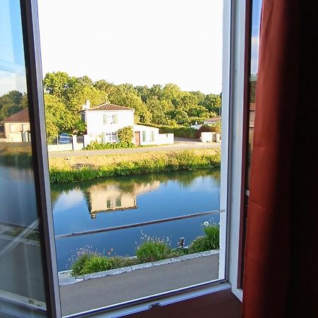 Apartament Au Bord De L'Eau Coulon Zewnętrze zdjęcie